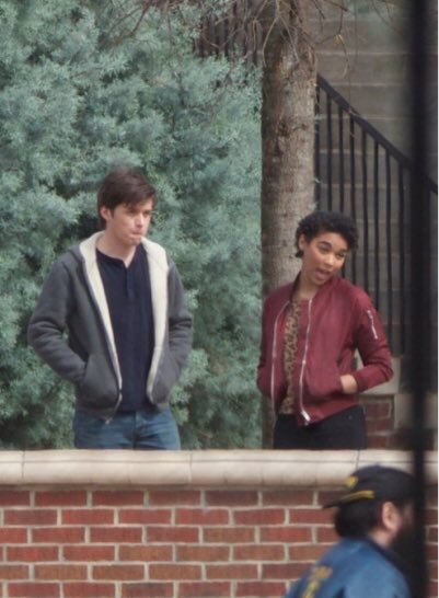 NickRobinson_FR's tweet photo. Nick et Alexandra Shipp sur le tournage de Simon vs https://t.co/NEbTruDXUp