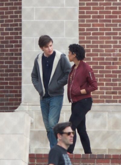 NickRobinson_FR's tweet photo. Nick et Alexandra Shipp sur le tournage de Simon vs https://t.co/NEbTruDXUp