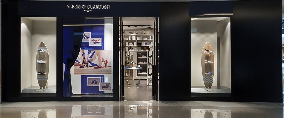 lofficieltr's tweet photo. #AlbertoGuardiani İstanbul'da https://t.co/B1Zkmi4per https://t.co/UBIIDYTdtl