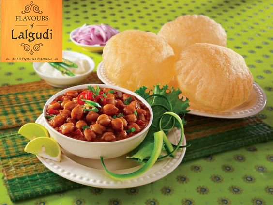 folalgudi's tweet photo. Fluffy and fragrant Puri with spicy side of seasoned Chickpeas
#FlavoursOfLalgudi #CholaPuri
#Spicy #Delicious #CozSouthIsDelicious https://t.co/F6fzabBtPi