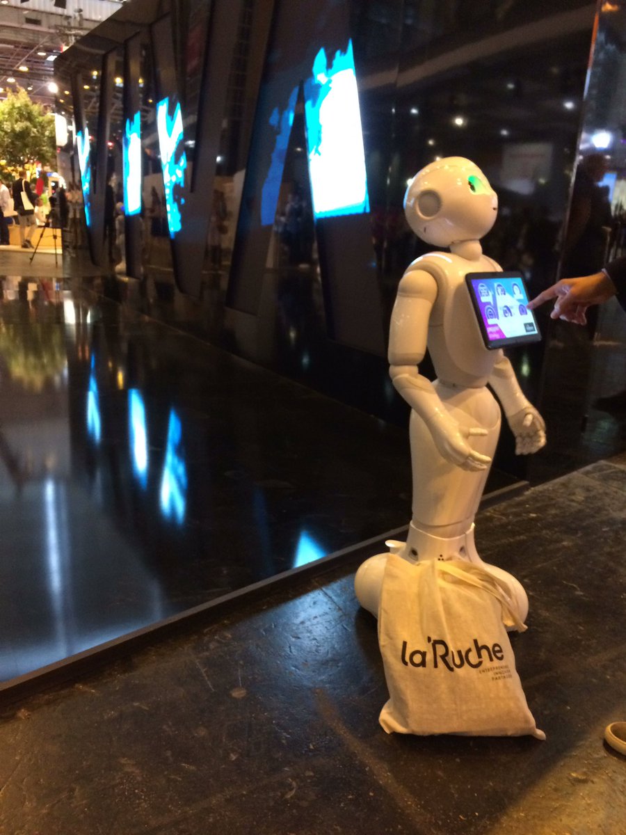 RucheParis's tweet photo. La Ruche et @LaSocialFactory présent à #VivaTech17 avec notre partenaire @orange https://t.co/L1j28SH6cT