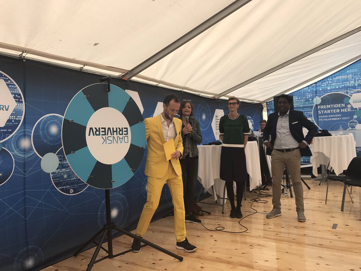 NynneScheuer's tweet photo. Persondata rouletten kører; dine informationer for en præmie - Debat @DanskErhverv #fmdk #dkpol https://t.co/leyRBpKqaS