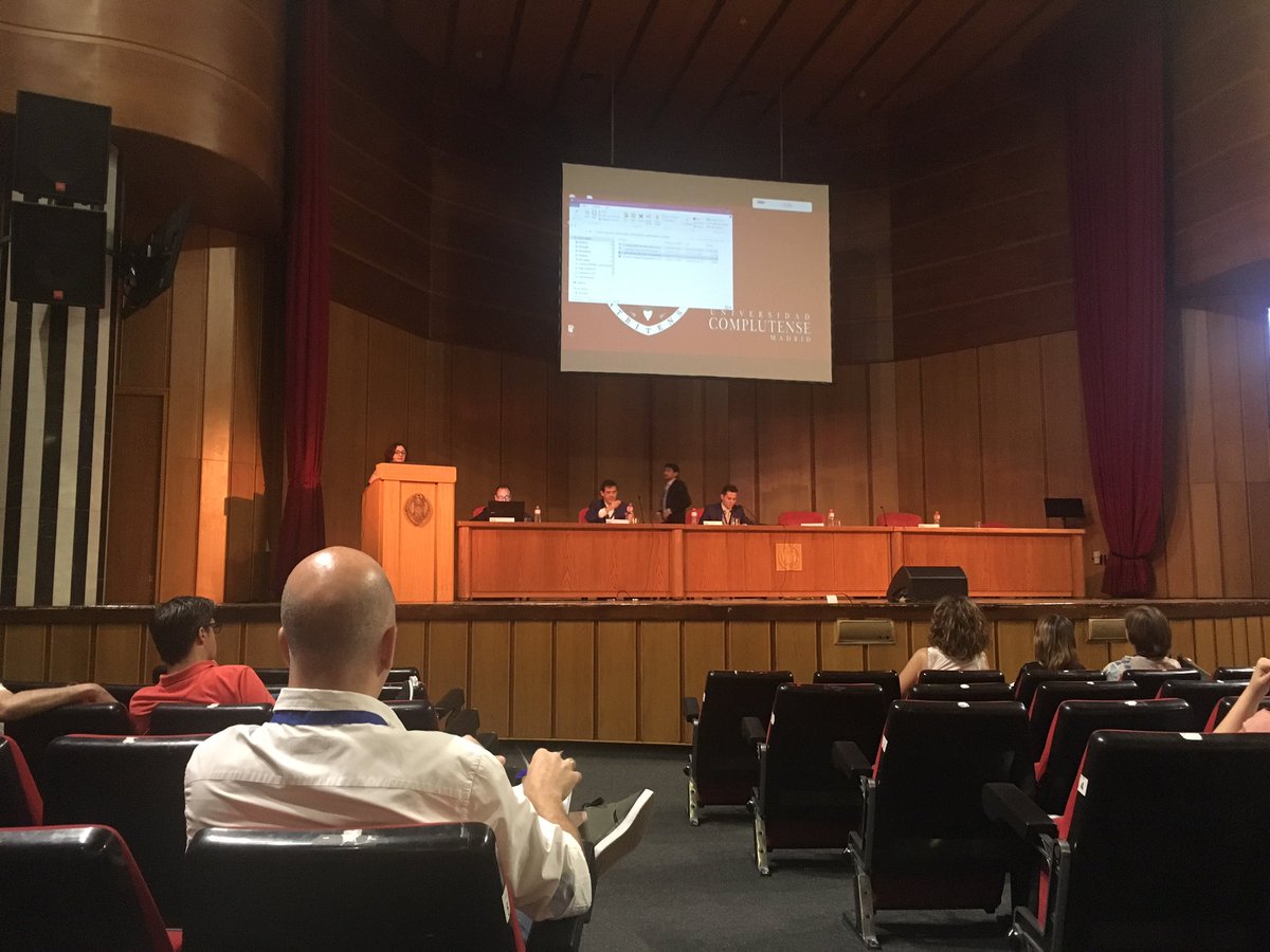 Legnagomar's tweet photo. Magnífica presentación de Beatriz Recuero #CongresoAcofesal2017 https://t.co/GsntVSt7yE