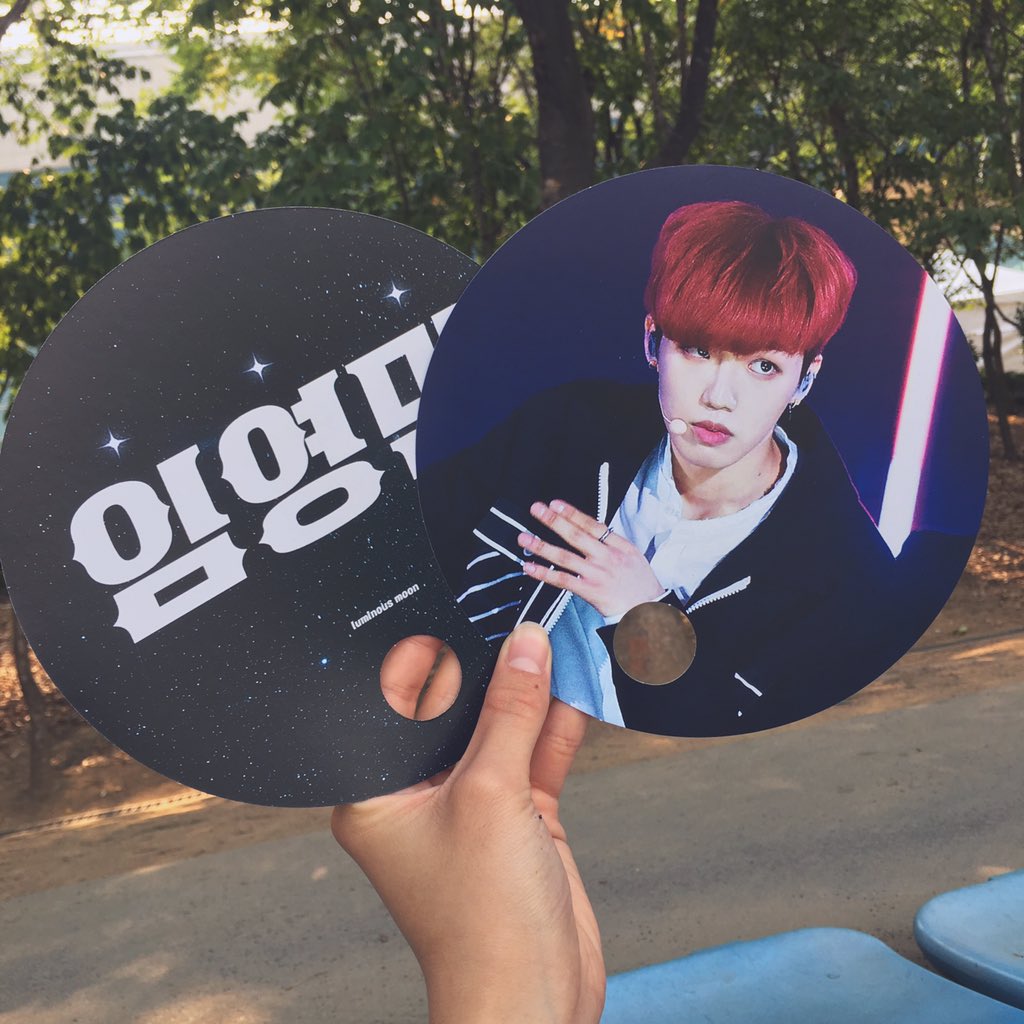 LuminousMoon_IY's tweet photo. 소량이지만 임영민부채 지금부터 나눔할게요!! 원픽인증 받아요 많이 오세요~ https://t.co/0D7BbeLlBl