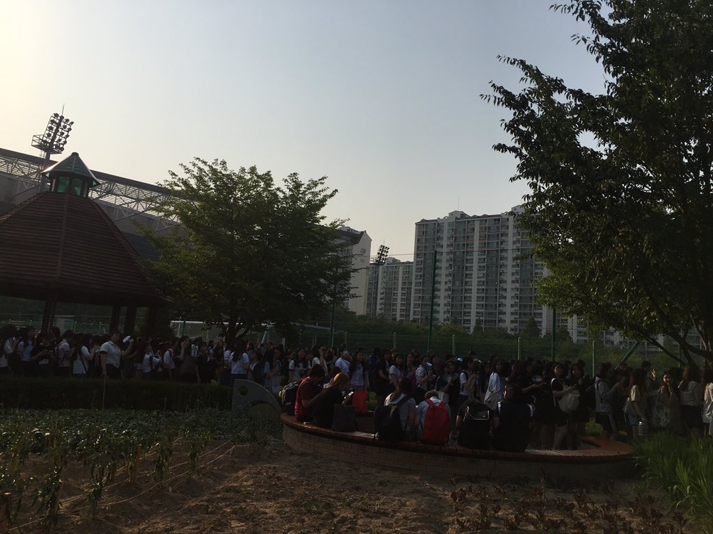 LuminousMoon_IY's tweet photo. 소량이지만 임영민부채 지금부터 나눔할게요!! 원픽인증 받아요 많이 오세요~ https://t.co/0D7BbeLlBl