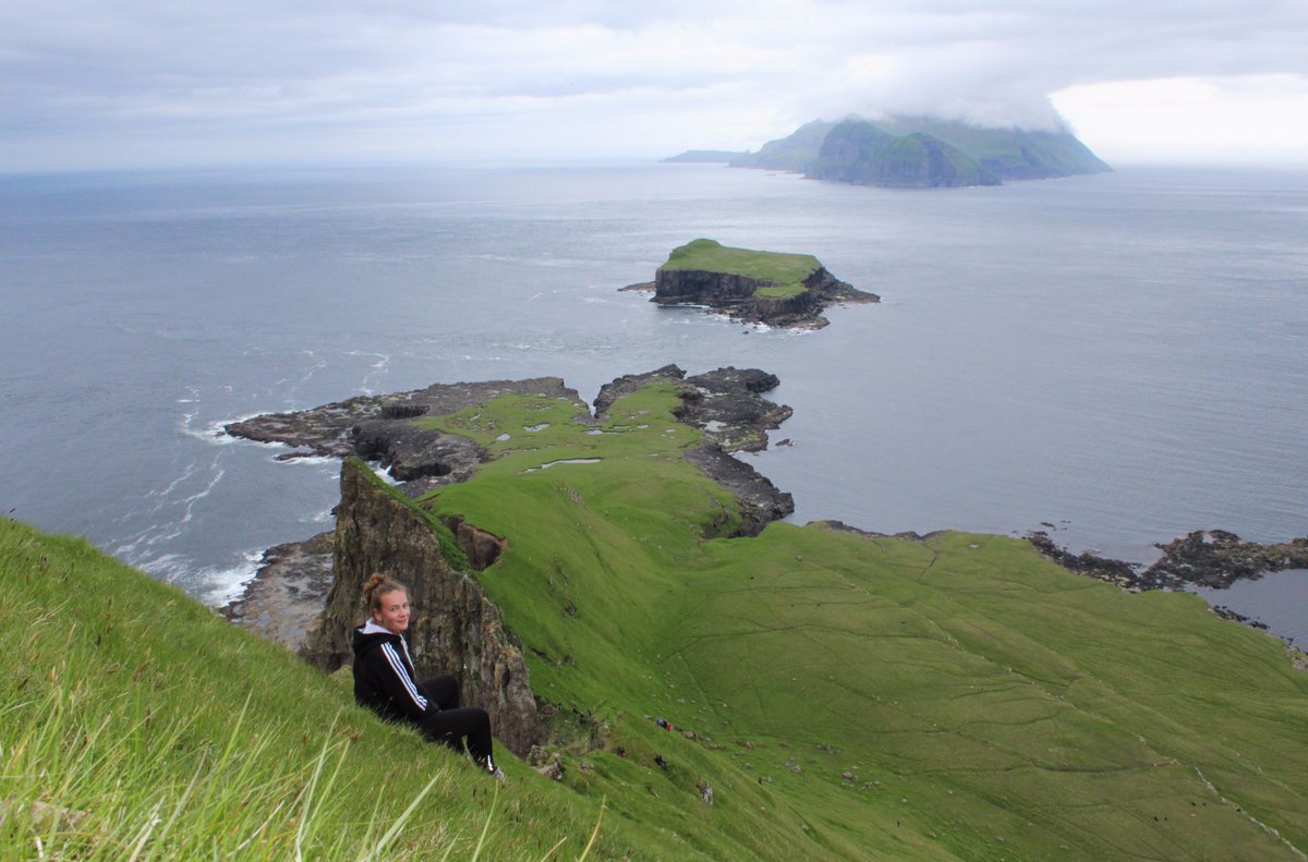 GreenGateIncom's tweet photo. What a view From Tindhólm to the bird island Mykines, Faroe Islands #faroes 
How to get here visit https://t.co/UBCyAke1e4  
Foto©Magnus https://t.co/GrdSa8uxRW