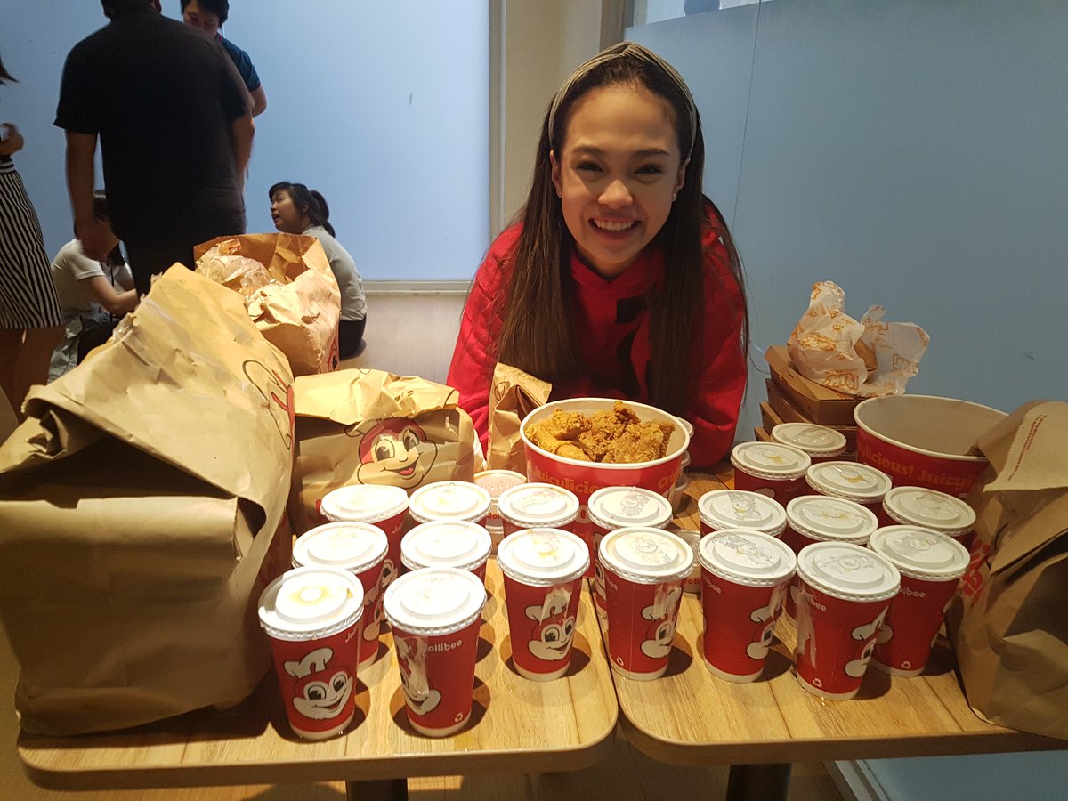 BonifacioAc's tweet photo. new dance cover soon !
#jollibee https://t.co/30imUGSy36