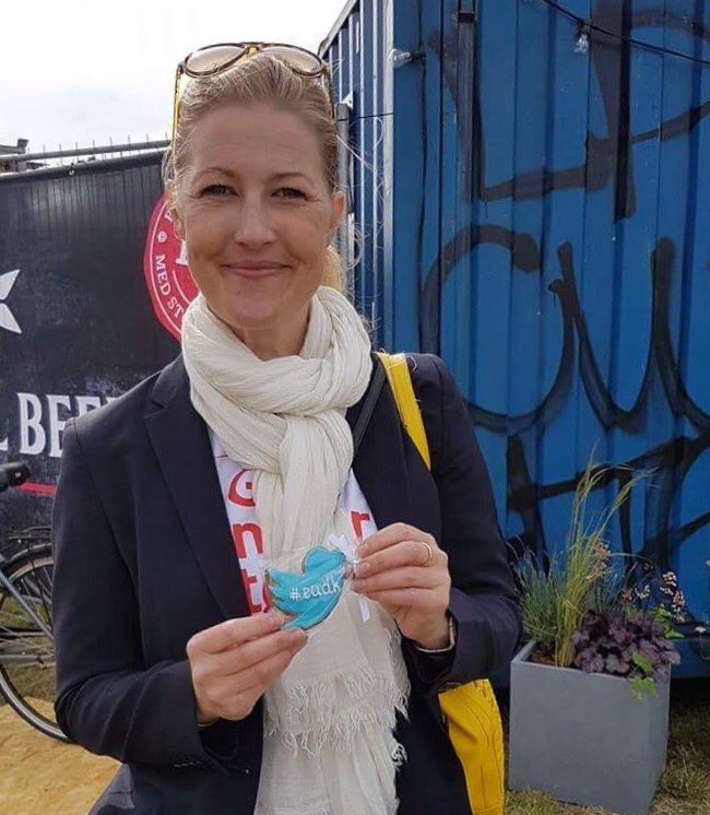 Europarl_DK's tweet photo. #eudk-fuglen flyver videre med @sofiecn på #fmdk. Den bliver spist til Game of #SoMe lør. kl 11 hos @EuropaBev #EUiModvind @BenjaminElberth https://t.co/77DsO3lRyv