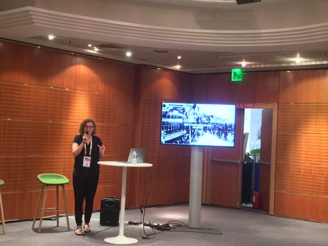 SocialBuilder's tweet photo. Laetitia Vitaud, Speaker & Writer #FutureOfWork #FutureOfOrganisations #WIDE2017, Keynote nยฐ2 #womenrock https://t.co/0UGKkOLDPk