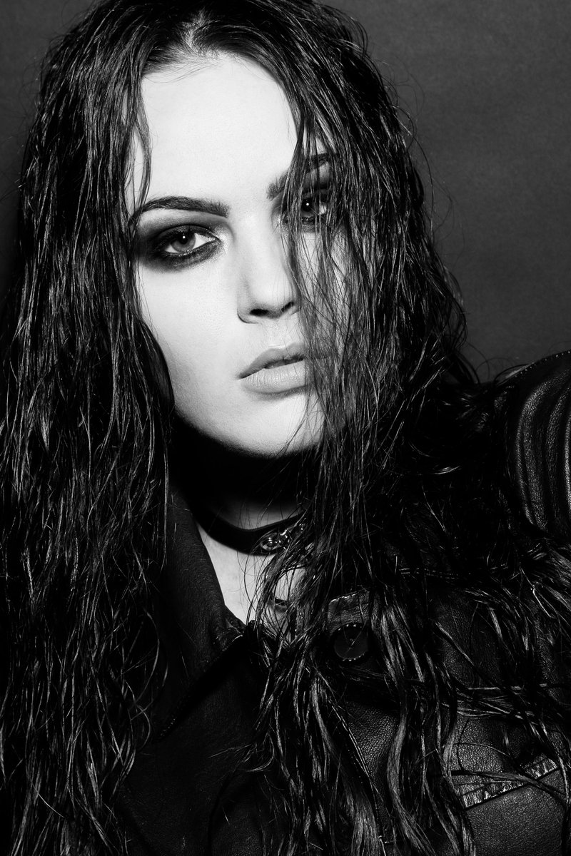BELFASHIONWEEK's tweet photo. #BFWHQ would like to say a massive Happy Birthday to the gorgeous #cmprmodel Erin Davies who is SLAYING in these photos ๐Have the best day!๐ https://t.co/FVjWq2bb6r