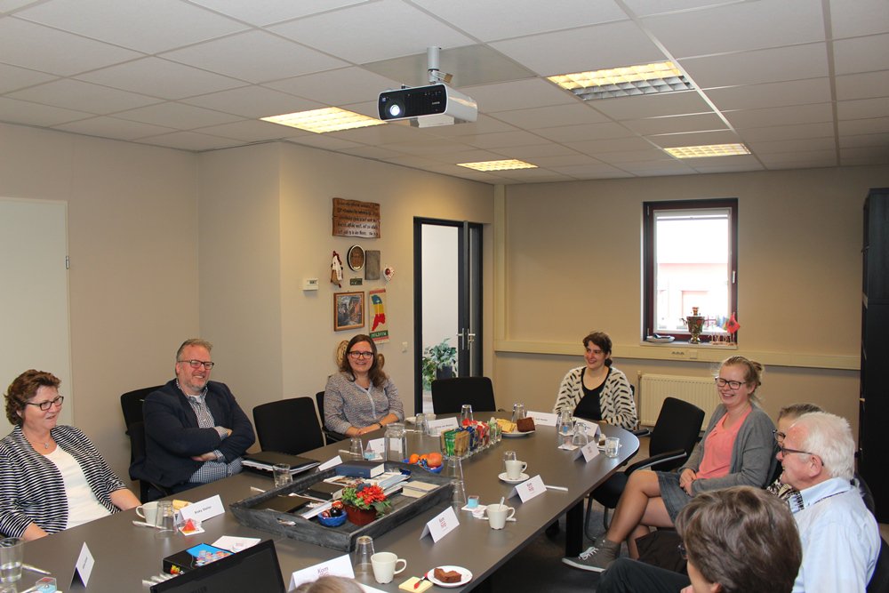 Komoverenhelp's tweet photo. We zijn op zoek naar een vrijwilligerscoördinator (14 tot 16 uur per week). Een leuke en betaalde functie. #Vacature https://t.co/oKDWA5H2or https://t.co/M9Nlal4RMI