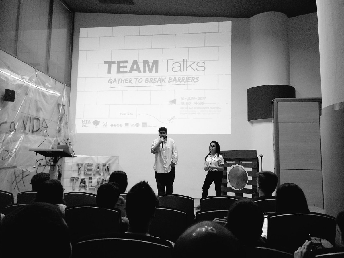 DropsMTA's tweet photo. ¡Celebrando con toda la community! 9th anniversary #wearemta https://t.co/kDuu4Agy5r