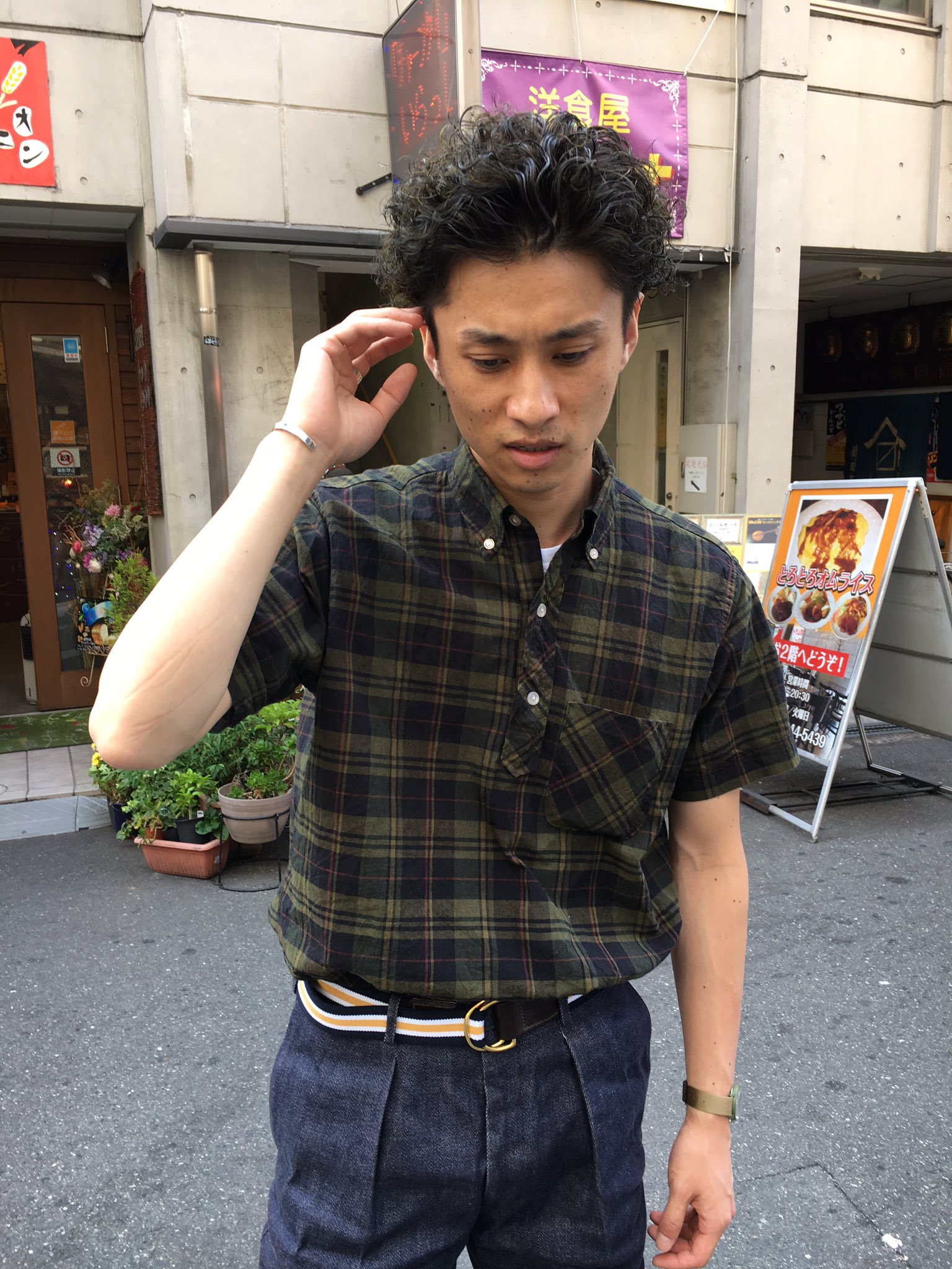 親指ぎゅー太郎 Ar Twitter 最近辛口ファッションチェックをしてる きみどりの古田に会ったので 今日の俺の服どない と相談したらこんな顔でズボンの丈を指摘された ちなみに写真すら撮ってくれんかった 辛口ファッションチェック きみどり きみどり