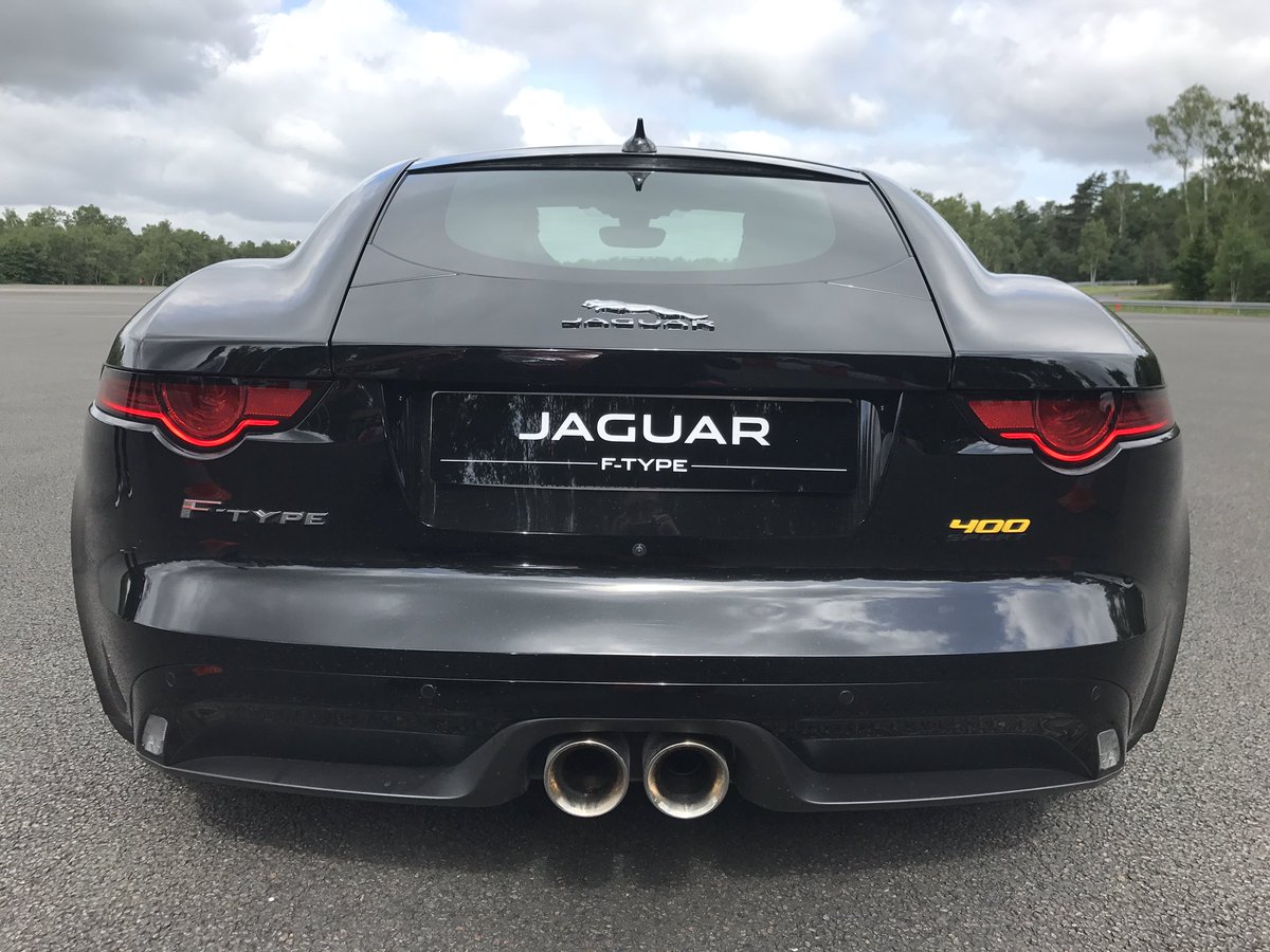 eric_noblet's tweet photo. Expérience exclusive avec nos partenaires sur centre d'essais #Mortefontaines ! 👏🙏#UtacCeram @JaguarFrance @LandRoverFrance @David__Bucher https://t.co/InPgfgjdEd