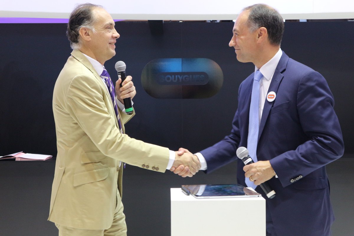 Signature d'un partenariat <a href="/Cisco/">Cisco</a> et <a href="/Bouygues_C/">Bouygues Construction</a> pour co-développer des solutions innovantes dans le domaine du #digital #VivaTech2017