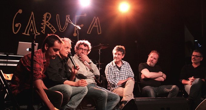 infocorunahoy's tweet photo. Aquí tenéis la crónica del debate sobre circuitos musicales que hubo ayer en el @GarufaClub #SemanaMúsica #Coruña https://t.co/mbUBzYwvIB https://t.co/qhSCCgQWtb