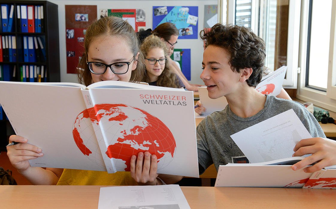 Schweizer Weltatlas erscheint in vollständig überarbeiter Neuauflage mit Karten zu aktuellen globalen Themen. bit.ly/2rnkvco