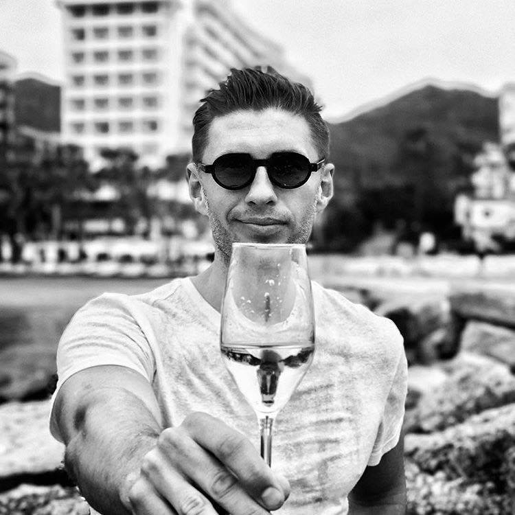 Seeooeyewear's tweet photo. #EvgeniyLevchenko wears our Seeoo Sun --> https://t.co/MpKr8CweSO
#Seeoo #SeeooSun #Handmade #MadeinAustria #Sunglasses https://t.co/uFcCmMlVgq