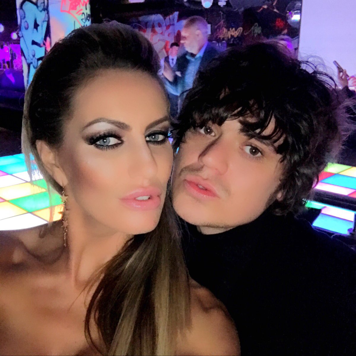 chazgirlxxx's tweet photo. Few little snaps.. @Chelsea_Singh_ @FrankieCocozza @georgina_leighc good night... one too many patrons though... 🙈🙄 https://t.co/Lz3mNkiWO3