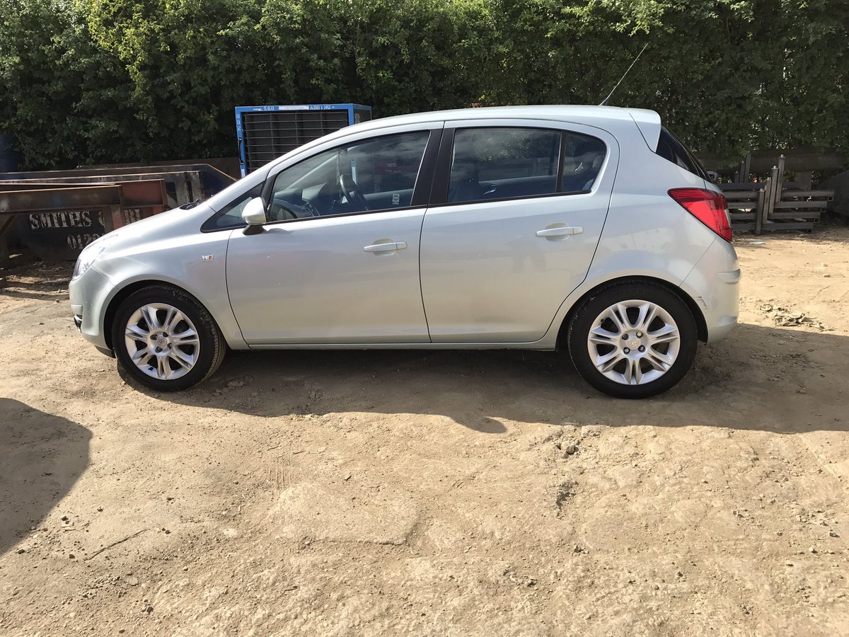Locknutremoval's tweet photo. Early start in Banbury for national body shop , lovely sunshine #lockingwheelnutremoval #mobile lockingwheelnutremoval https://t.co/F4OjUJEnZg