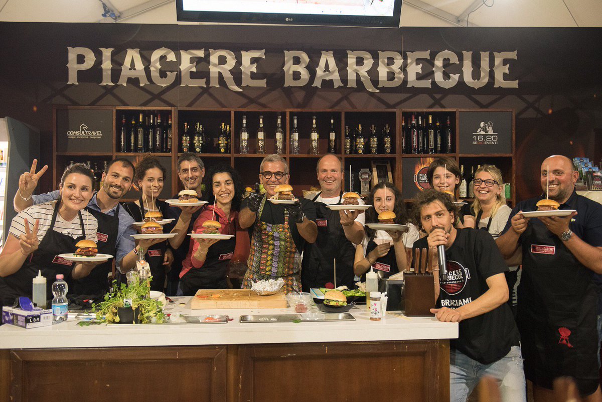 PiacereBarbecue's tweet image. Se credete che sia caldo aspettate le 18.00 per l’avvio della V edizione di #piacerebarbecue  #RitornoDiFiamma!  --&amp;gt; piacerebarbecue.it