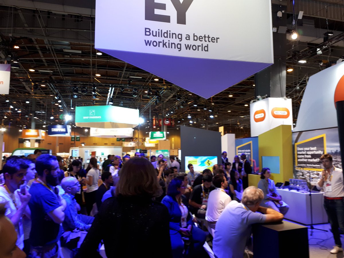 EYFrance's tweet photo. Beaucoup de monde pour découvrir les cases studies sur la #blockchain présentées par @jdetychey à #VivaTech ! #EYXperienceLab https://t.co/VVC0KR2zLN