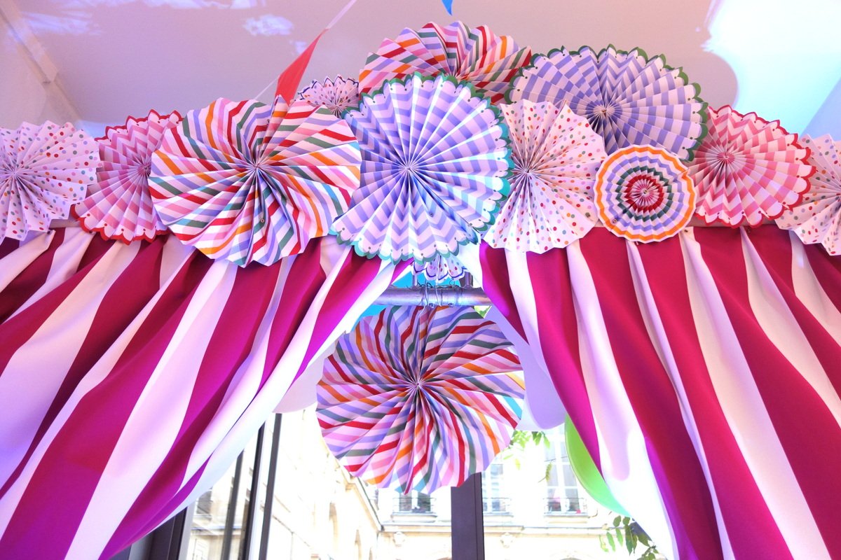 LeBlogdeLili's tweet photo. La déco "fête foraine" de l'atelier des #VictoiresDeLaBeauté était juste parfaite ! 🎈 #vdb2017 https://t.co/1UNa0ei0K8