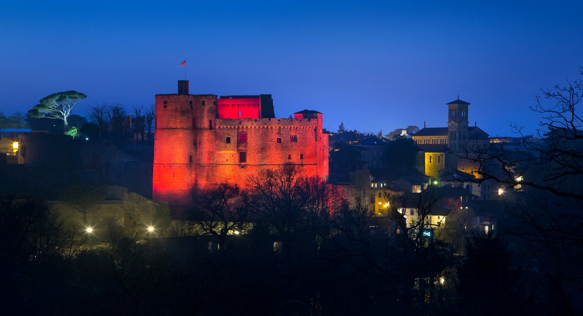 lyum_concept's tweet photo. Neo Light souhaite un bon #Hellfest2017 à tout les festivaliers de #Clisson, profitez-en pour découvrir la mise en lumière du Château ! https://t.co/bjvg5nVm2K