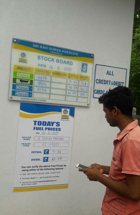 BPCRetailVijayw's tweet photo. Provision to know today's price is made to all the customers #DailyPriceChange
@BPCLRetail @singharunbpcl @ravips25 @34Prabhu https://t.co/cYS2fQKKuj