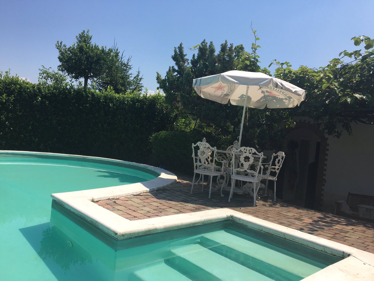 signorinagg's tweet photo. Another perfect day #italianholiday #familytime #poolside #boilinghotday #nofilterneeded ❤️❤️❤️ https://t.co/Vrys4G7JXI