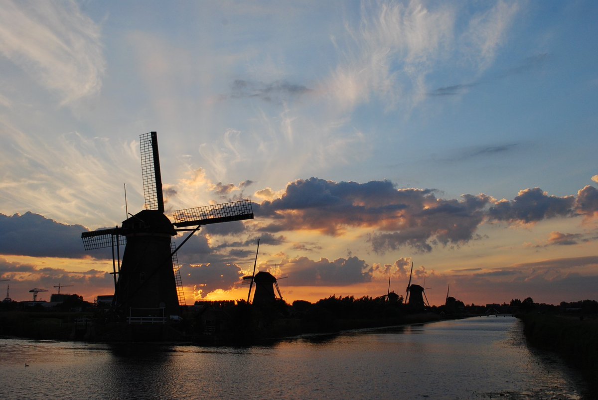 padt005's tweet image. Zonsondergang bij molens Kinderdijk. 15 Juni.