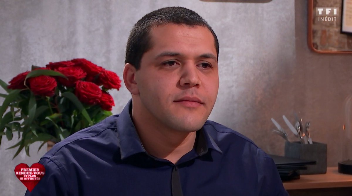 #PremierRDV
Elle : "tu veux goûter ?" 
Lui : "non"
Bon...