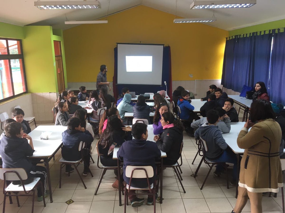 ExploraMaule's tweet image. #SanRafael: Niñas y niños de la Esc.Alto Pangue, aprenden a programar con micro computadores #Arduino en #LabMóvil #JuganTicS