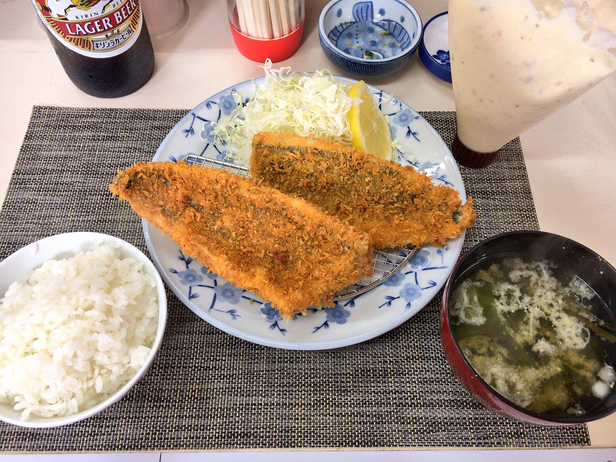 孤独のグルメ情報 非公式アカウント 地魚フライ定食 1 300円 は超がつくほどのビッグサイズ アジ一匹分だそうですが こんなアジフライ見たことない ﾟdﾟ 身がふっくらとしていて さらに旨みが凄いのでそのままでも十分いけます ドンッと出てくる