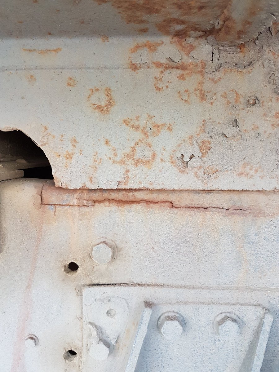Sam_Sarasin's tweet photo. #OOS #plateremoval on this Loaded Dump Truck at King TIS today. #cracked frame L/S and R/S, #hubseal #MTOOFFICERS #onlyafloatwilldo https://t.co/72OrJd7AGU