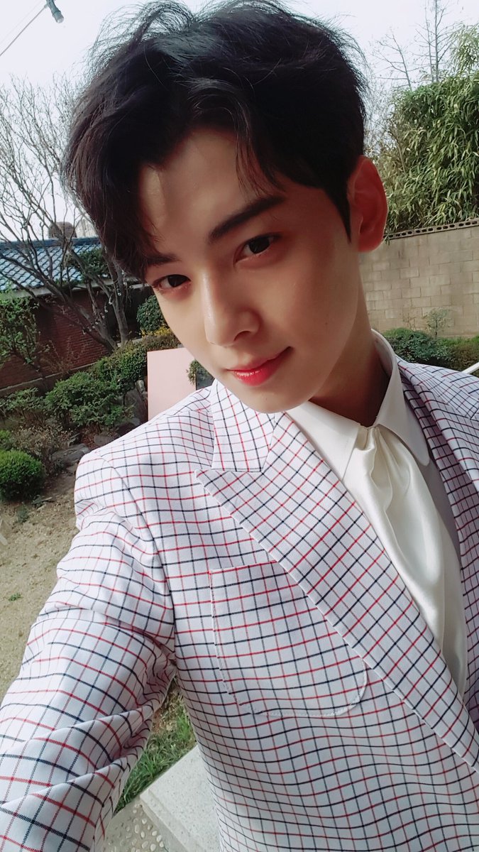 offclASTRO's tweet photo. 잘자고 내일봐요😁
#로하수호 #차이링 https://t.co/5PSZo2OAyO