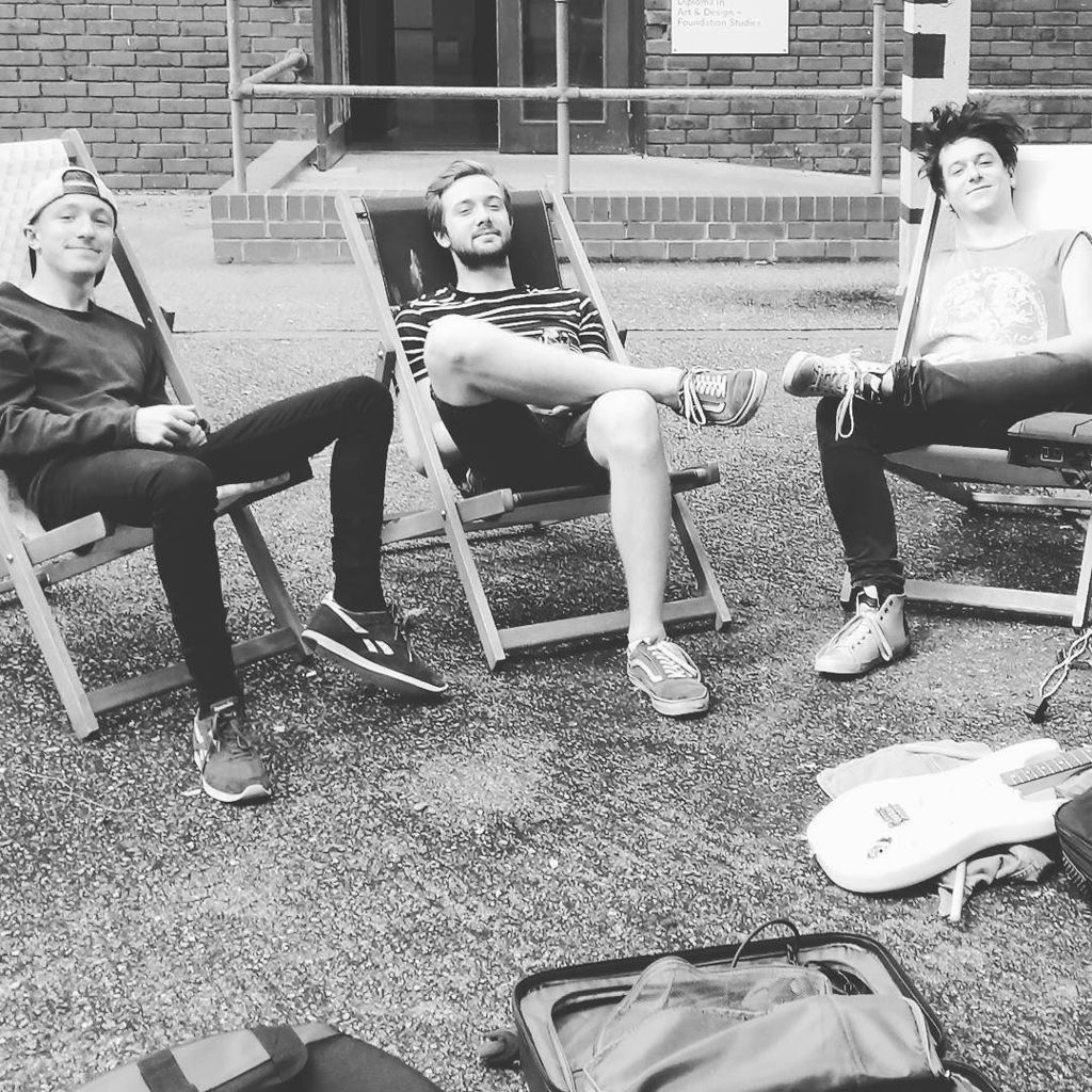 bronte_official's tweet photo. Some pre gig sunshine backstage  #summer #getyourdeckchairout https://t.co/eLJm61w4d7 https://t.co/LXJqFHHj2H