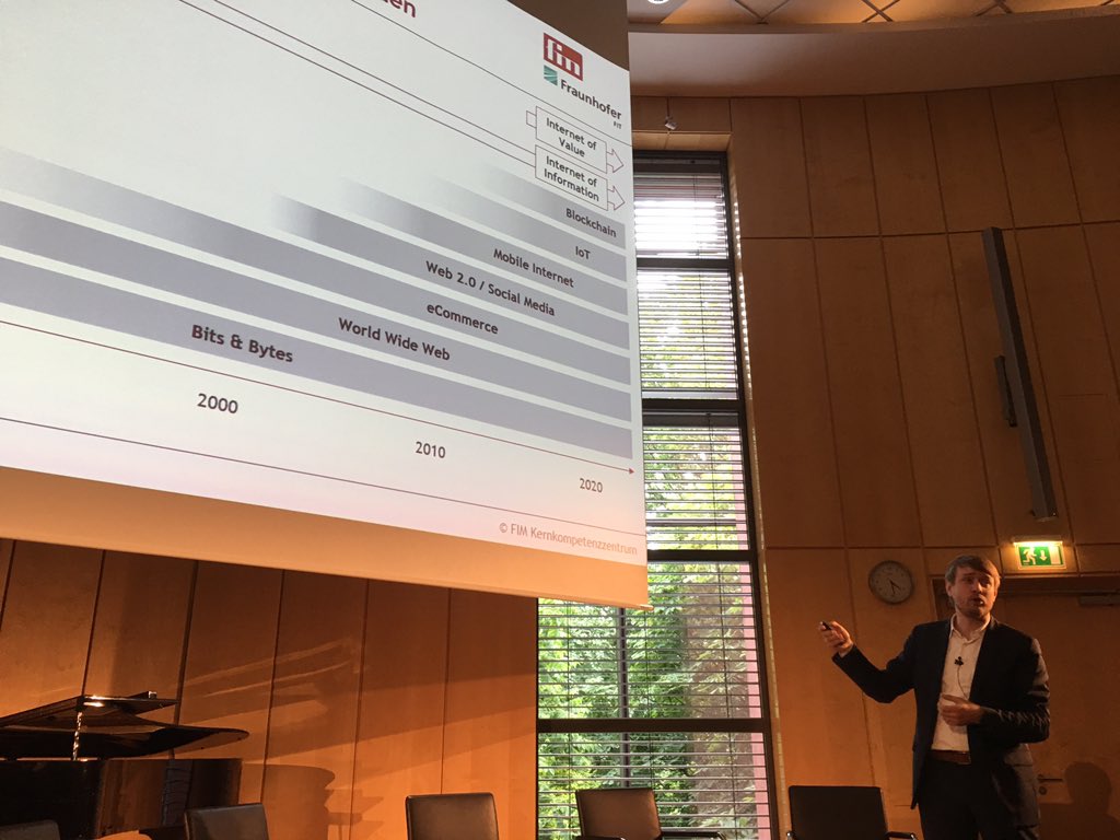 distribute_conf's tweet photo. Keine Angst vor der Blockchain! Der Vortrag von @fridgen vom Frauenhofer Institut. #D2017 https://t.co/BBMacNuWqL