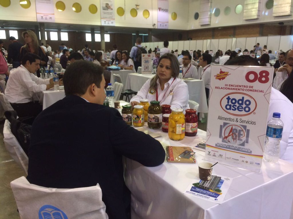 juancamilobe's tweet photo. Total éxito de #CompraSantander. Agradecimiento a nuestro partner @fenalsander y en especial a nuestros empresarios por hacerlo posible. https://t.co/CGzw6SFGXH