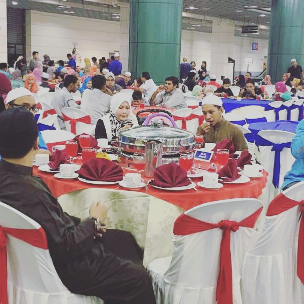matrade's tweet photo. Sekitar majlis buka puasa MATRADE hari tadi. Cepat masa berlalu dan kita sudah hampir ke penghujung Ramadan. #MATRADERS @MITIMalaysia https://t.co/ldLZ2pcmy4