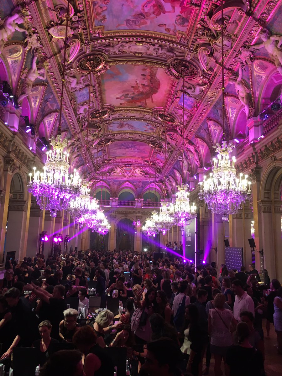 ParisCindarella's tweet photo. # Paris #nuitdelacoiffure #L'Oreal#amazingPlace #ParisCapitaleCoiffure# https://t.co/TBteT6akIL