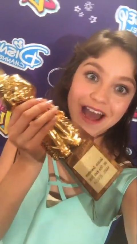vc_030's tweet photo. GANAMOSSSSS FELICITACIONES @karolsevilla 😍😍👑👑esto te looo merecess vamos por mássss ➕ te amooo... https://t.co/EVxR1Khkfn