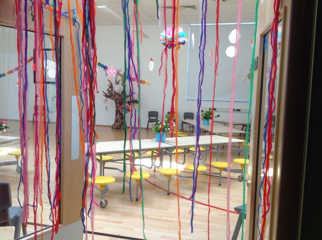 OasisMarksbury's tweet photo. The PTFA are doing an amazing job preparing the hall for 'The Ugly Bug Ball' later tonight. https://t.co/6n7vsps9ro