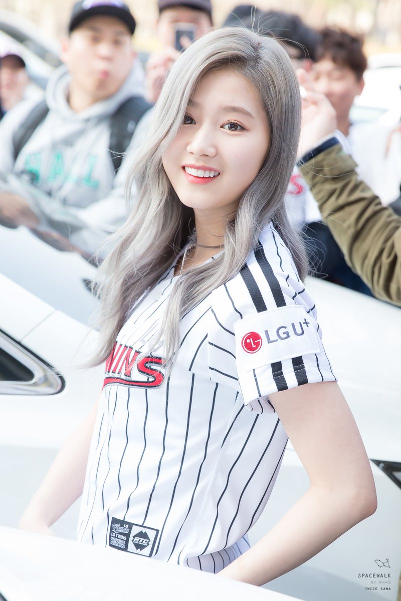 Fav photos of Sana in baseball jersey/CU outfit #isthisnotart