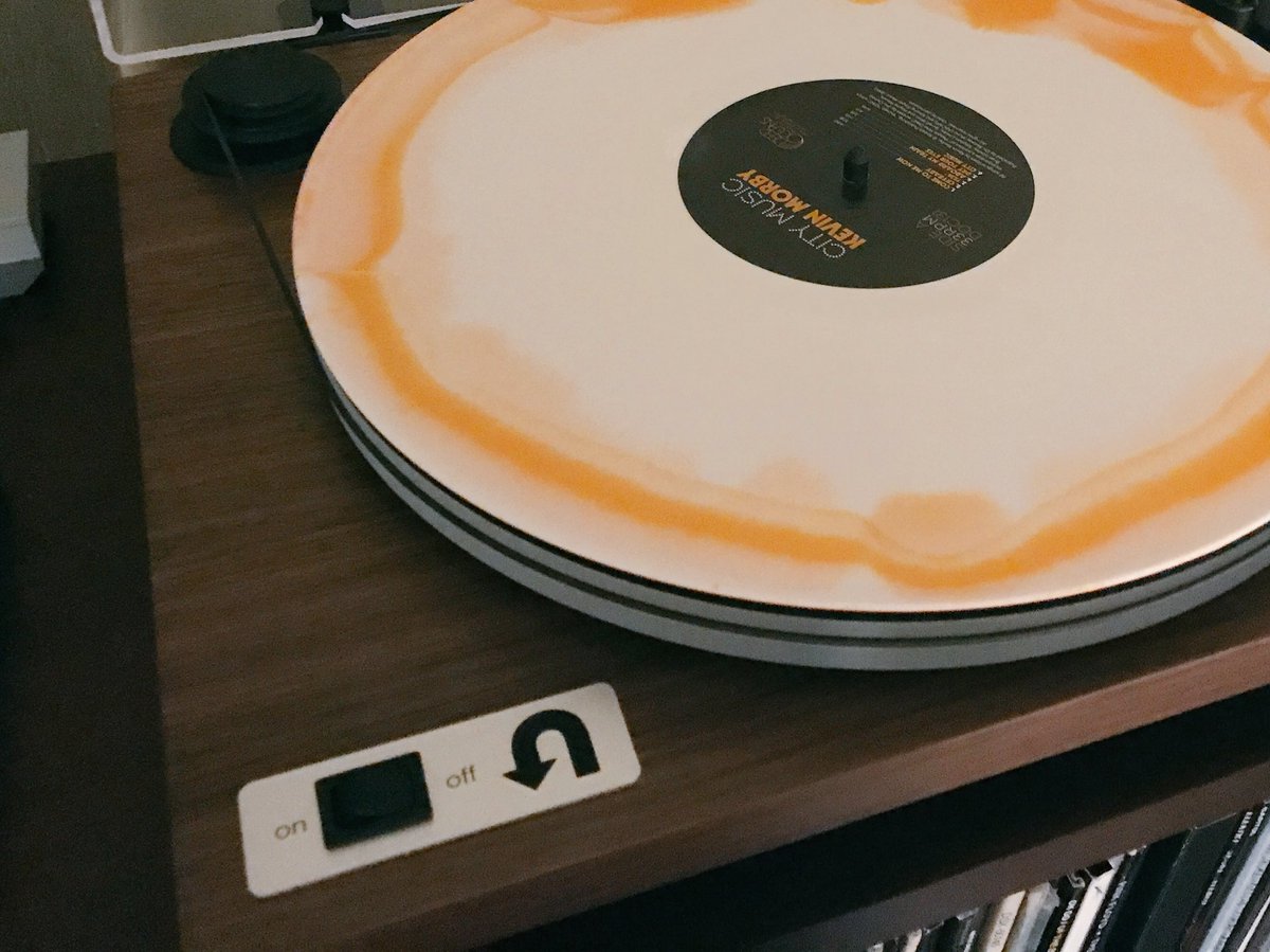 ericnaumann's tweet image. Unboxed and setup the @uturnaudio turntable just in time for my @VinylMePlease delivery. Perfect timing!