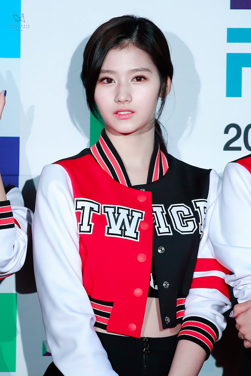 Fav photos of Sana in baseball jersey/CU outfit #isthisnotart