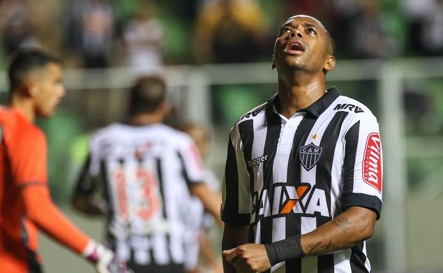 ESPNFCbra's tweet image. Galo aposta alto, mas se esquece da defesa. Por Daniel Michelini es.pn/2sjkbNk