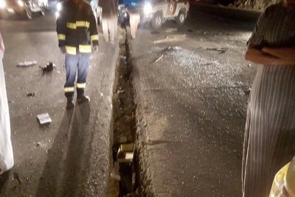 حفرة مُهملة بوسط الطريق في #بلقرن تودي بحياة 3 فتيات من عائلة واحدة، والأم في غيبوبة، وإصابة آخرين .

.
.

#فاجعت_بلقرن #السعودية 

-