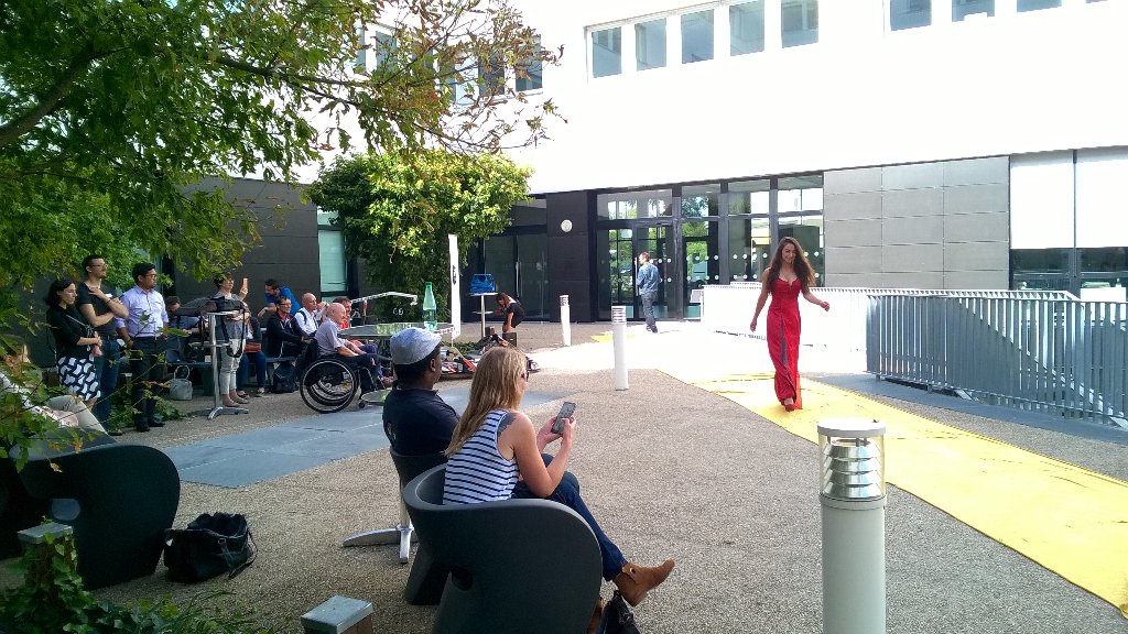 ENDYandCo's tweet photo. @MasonEwing fait défiler ses créations en braille à @uvsq https://t.co/C2pIpjAc2Z