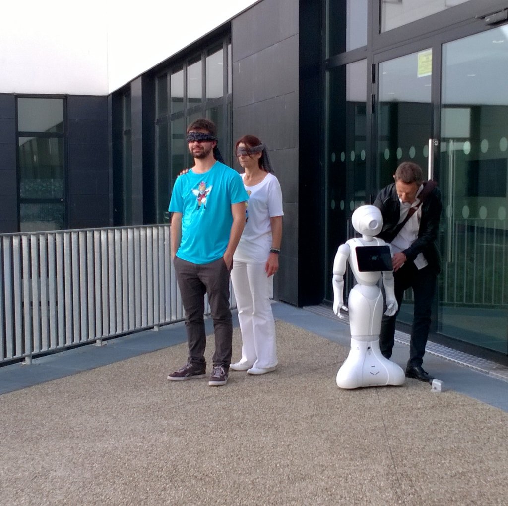 ENDYandCo's tweet photo. @MasonEwing fait défiler ses créations en braille à @uvsq https://t.co/C2pIpjAc2Z